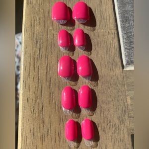 10 press on nails💅🏽🩷